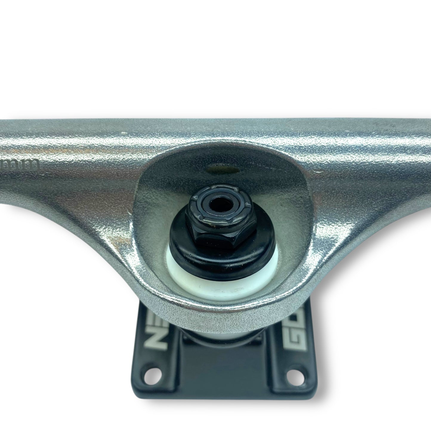 TRUCKS GOLDEN BASE NEGRA