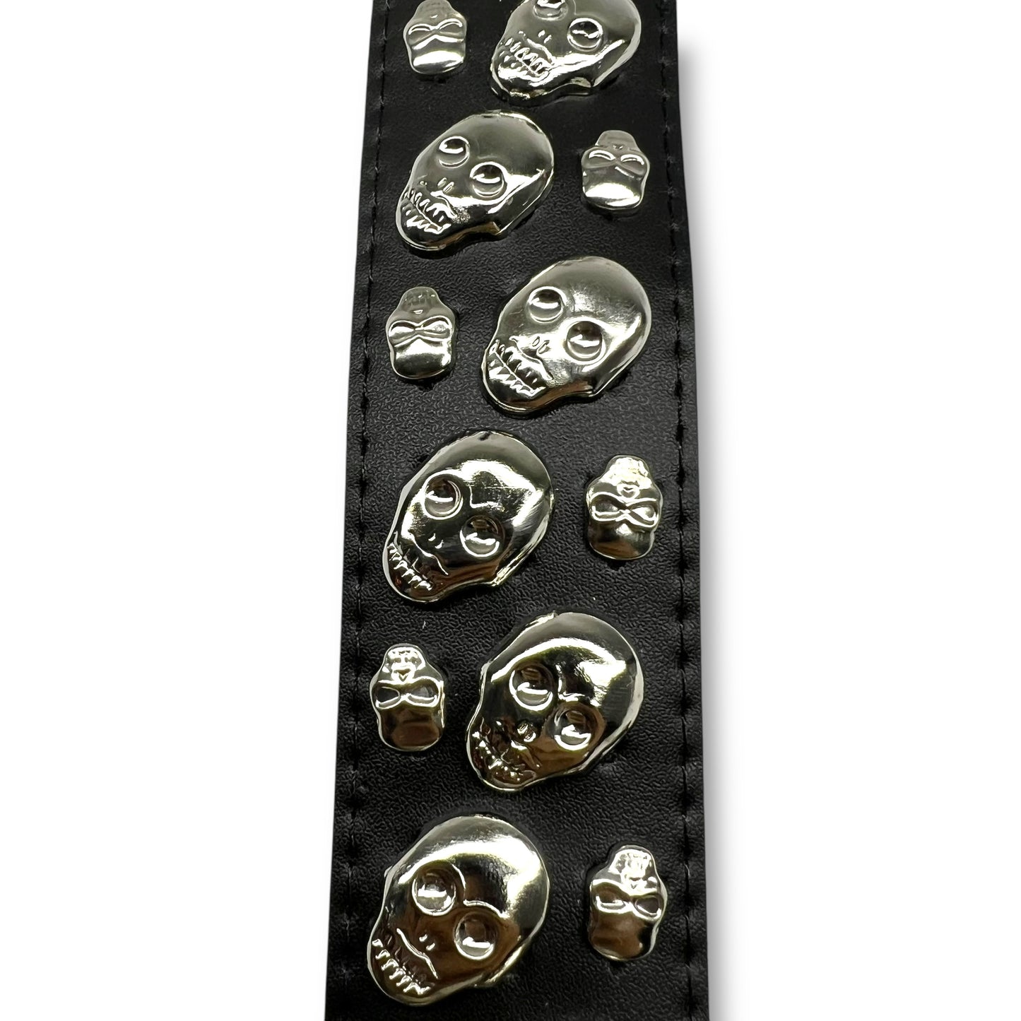CORREA NEGRA TACHES CALAVERA