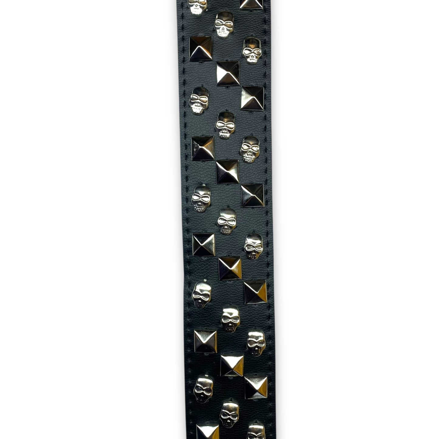 CORREA TACHES Y CALAVERA ESCALERA
